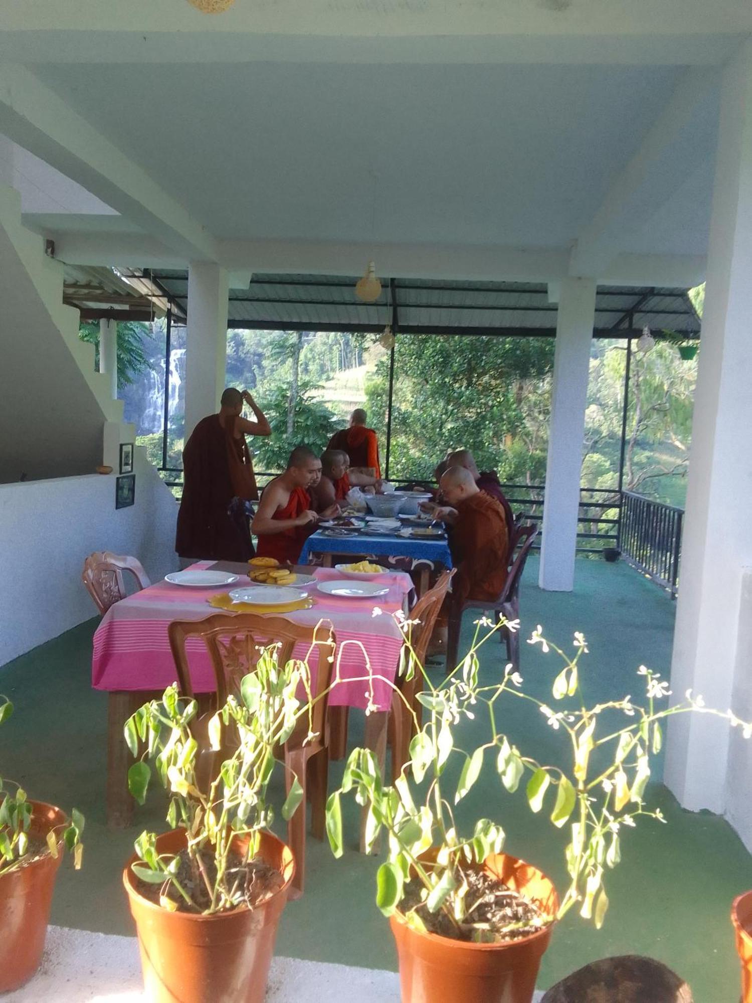 Nature'S Glow Home Stay And Restaurant เอลลา ภายนอก รูปภาพ